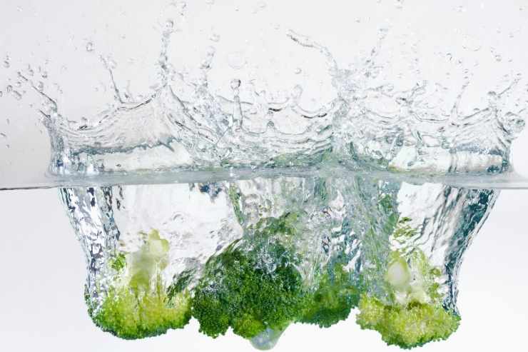 broccoli in acqua