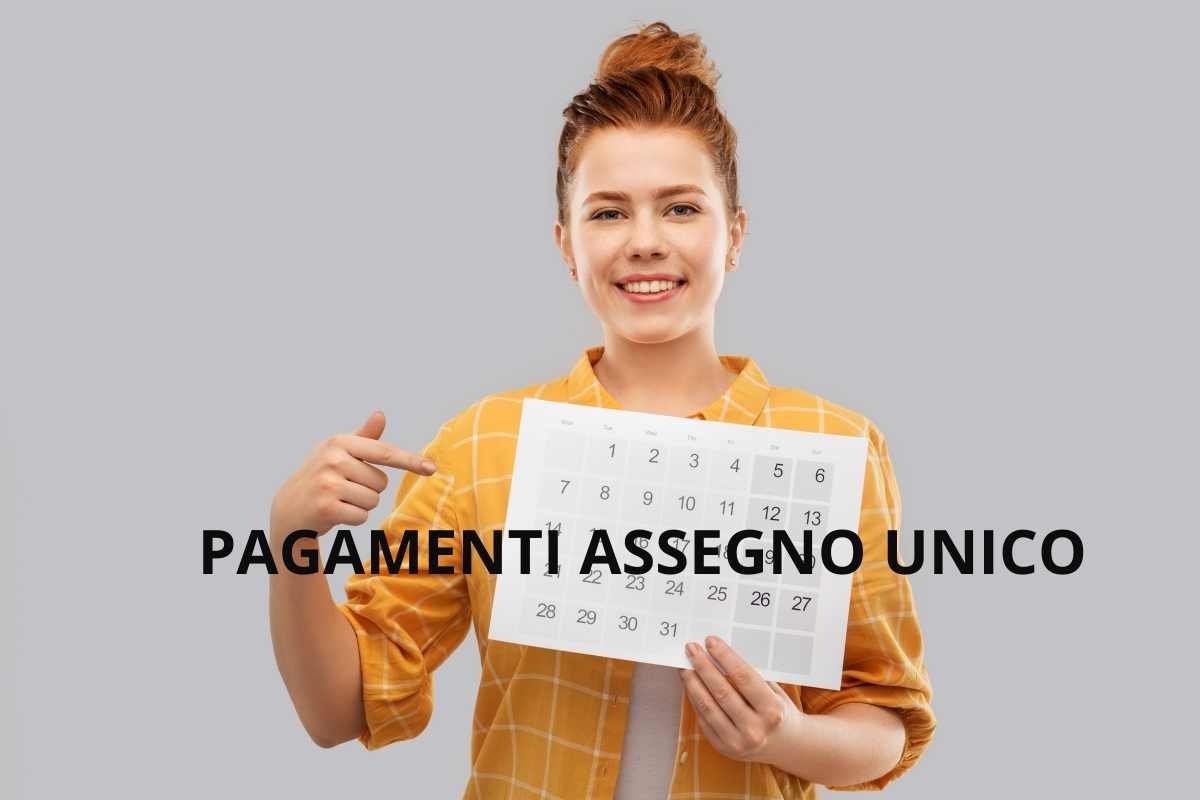 ragazza sorridente calendario e scritta assegno unico pagamenti